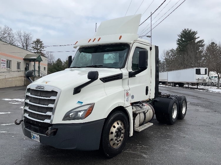 2018 Freightliner Cascadia in Albany, NY — photo 2