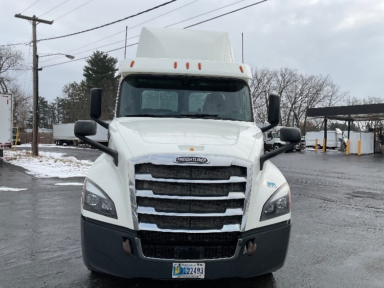 2018 Freightliner Cascadia in Albany, NY — photo 3