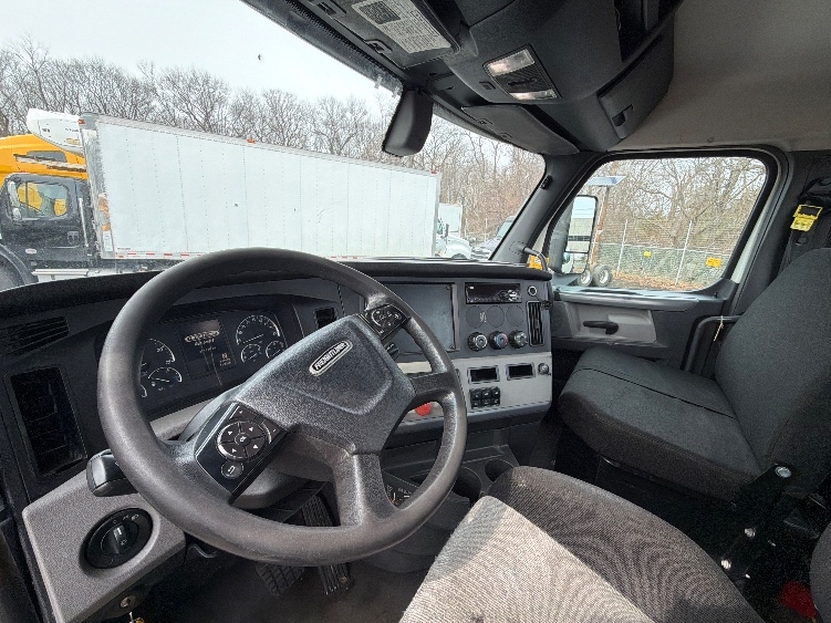 2018 Freightliner Cascadia in Edison, NJ — photo 10
