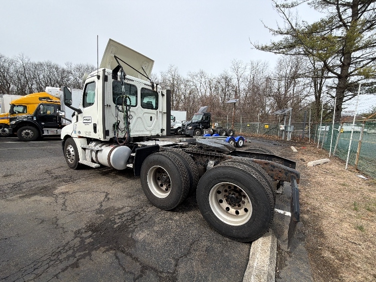 2018 Freightliner Cascadia in Edison, NJ — photo 5