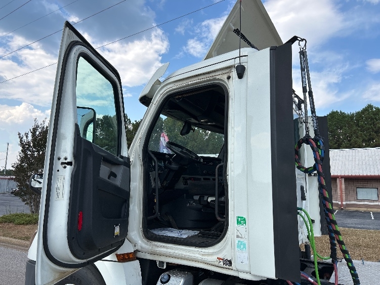 2018 Freightliner Cascadia in Tuscaloosa, AL — photo 9