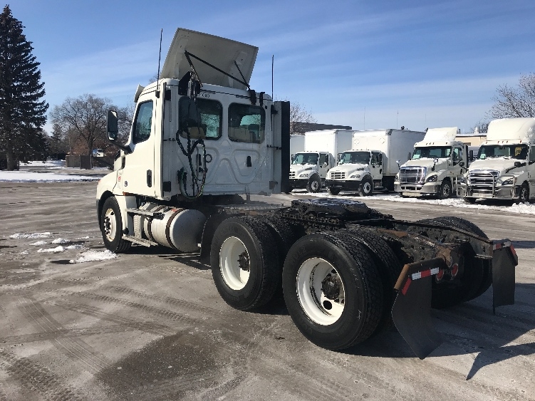 2018 Freightliner Cascadia in Brooklyn Park, MN — photo 5