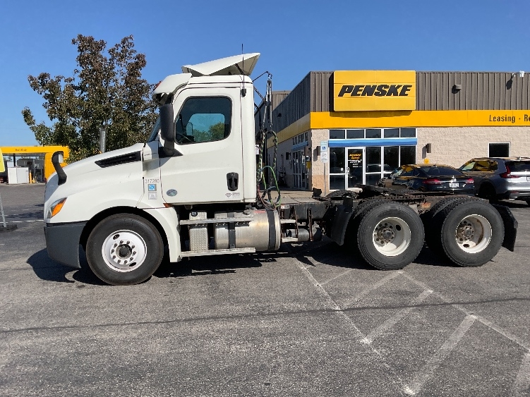 2018 Freightliner Cascadia in Rochester, NY — photo 4