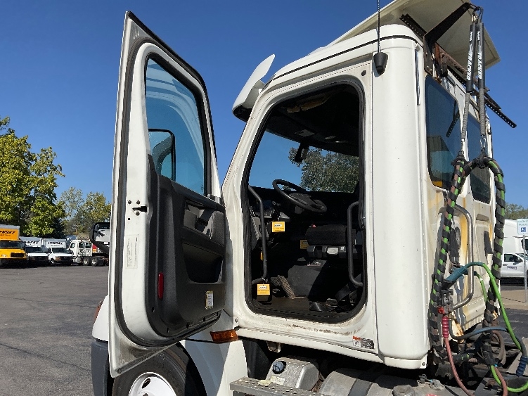 2018 Freightliner Cascadia in Rochester, NY — photo 9