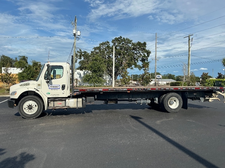 2019 Freightliner M2 106 in Tampa, FL — photo 4