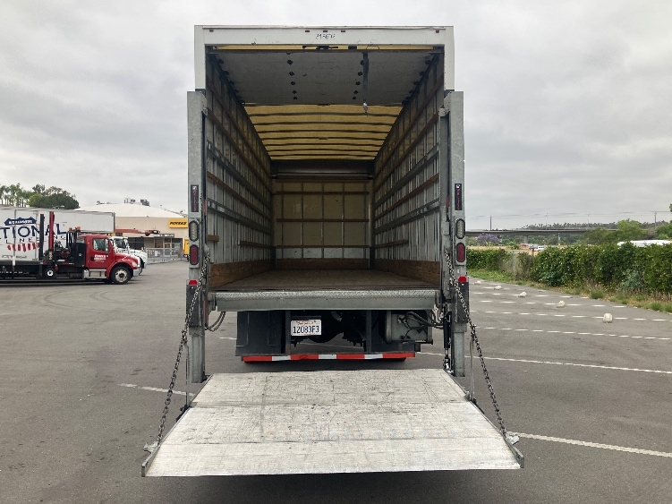2019 Freightliner eM2 in Torrance, CA — photo 9