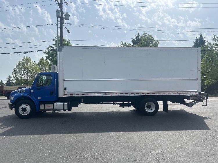 2019 Freightliner M2 106 in Portland, OR — photo 4