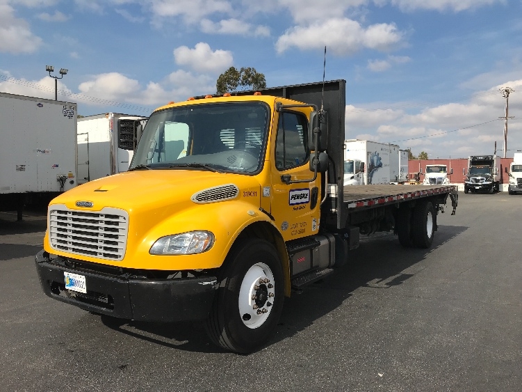 2019 Freightliner M2 106 in Los Angeles, CA — photo 3