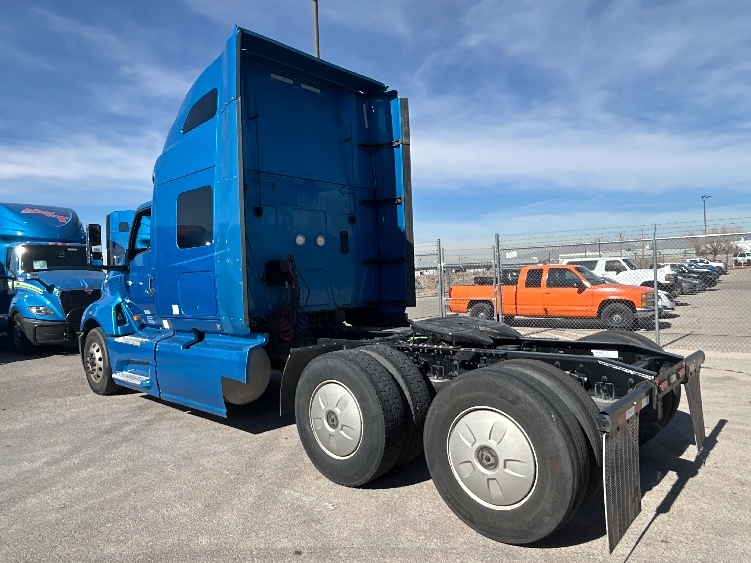 2021 International LT in El Paso, TX — photo 5