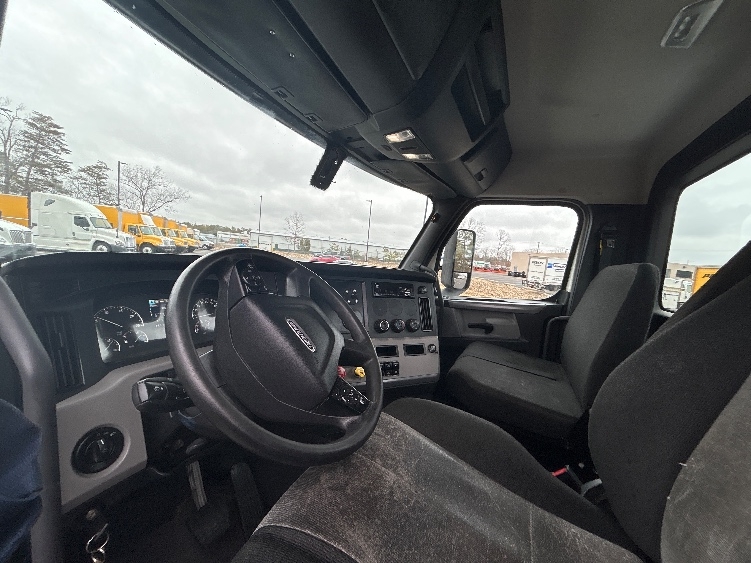 2019 Freightliner Cascadia in Linden, NJ — photo 10