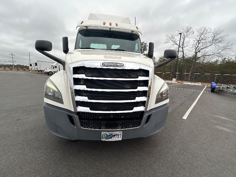2019 Freightliner Cascadia in Linden, NJ — photo 2