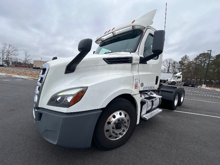 2019 Freightliner Cascadia in Linden, NJ — photo 3