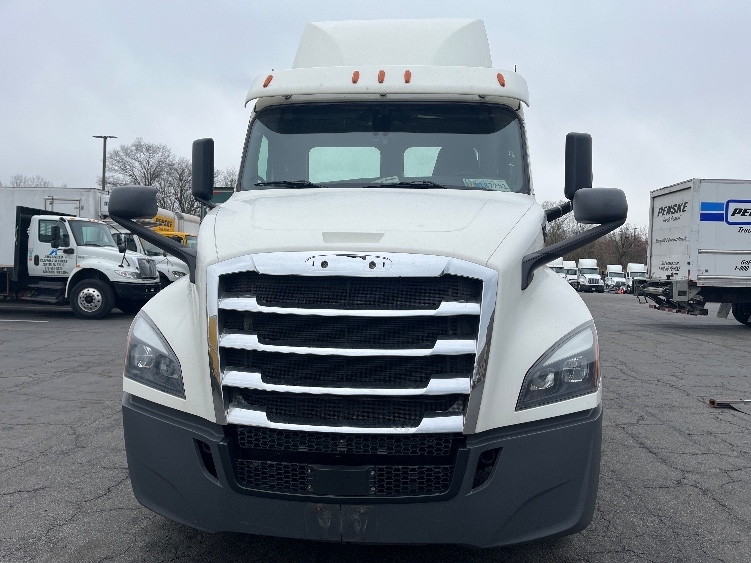2019 Freightliner Cascadia in Parsippany, NJ — photo 2