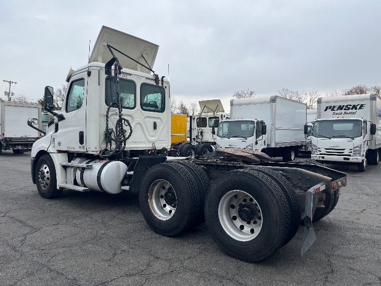 2019 Freightliner Cascadia in Parsippany, NJ — photo 5