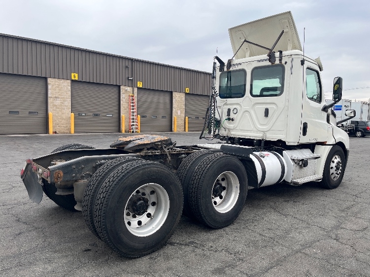 2019 Freightliner Cascadia in Parsippany, NJ — photo 7