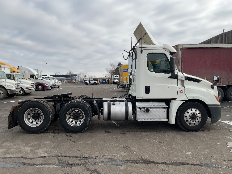 2019 Freightliner Cascadia in Linden, NJ — photo 7
