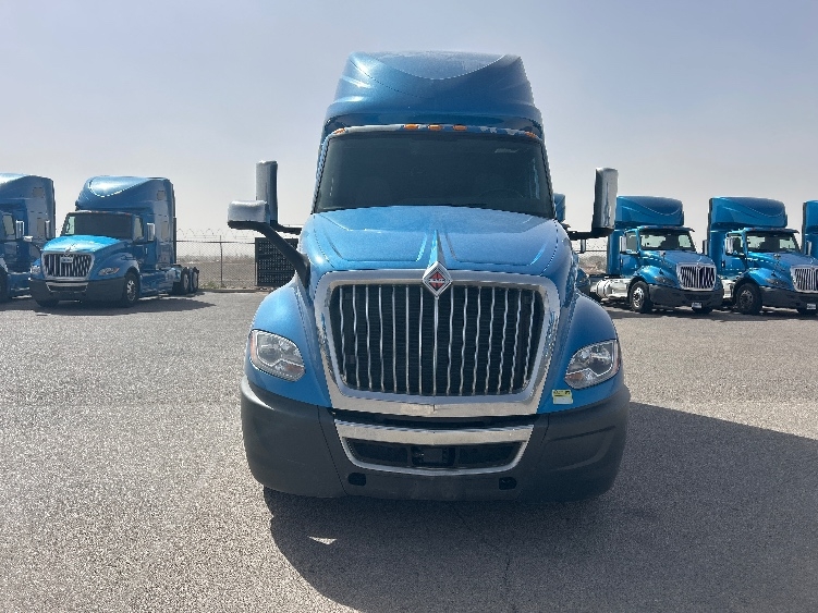 2021 International LT in El Paso, TX — photo 2