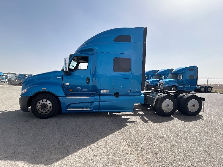 2021 International LT in El Paso, TX — photo 4
