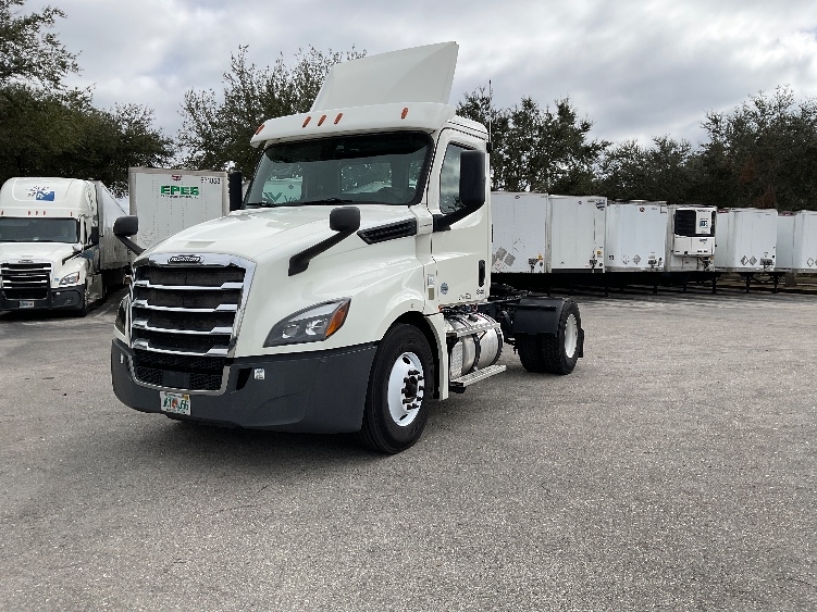 2019 Freightliner Cascadia in Tampa, FL — photo 3