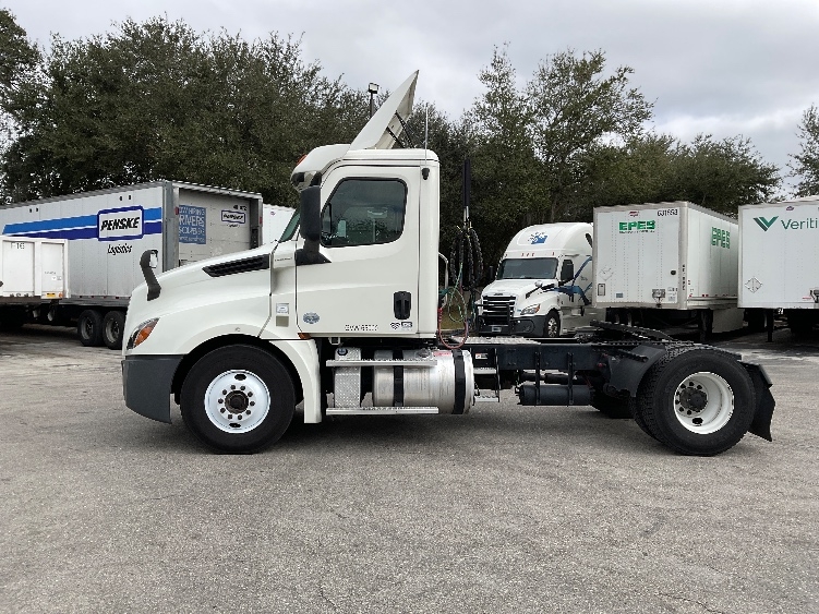 2019 Freightliner Cascadia in Tampa, FL — photo 4