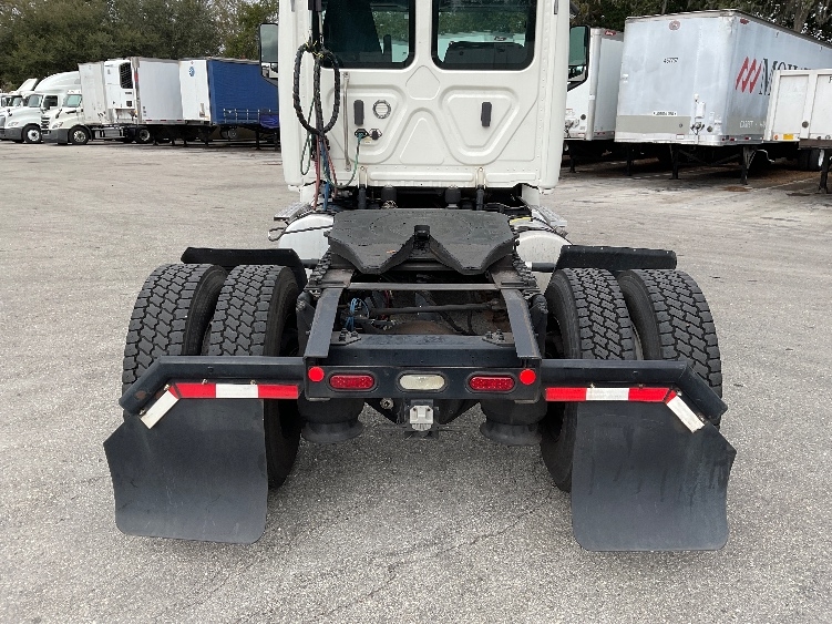 2019 Freightliner Cascadia in Tampa, FL — photo 6