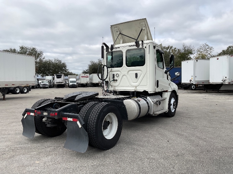 2019 Freightliner Cascadia in Tampa, FL — photo 7