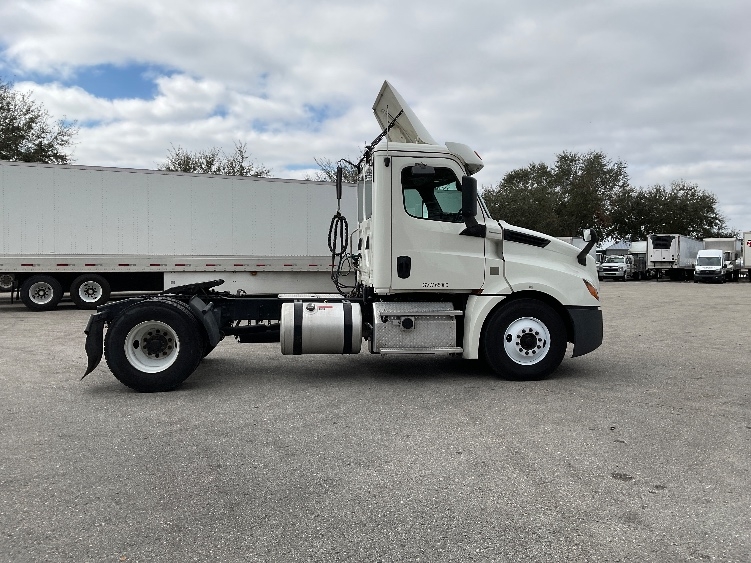 2019 Freightliner Cascadia in Tampa, FL — photo 8