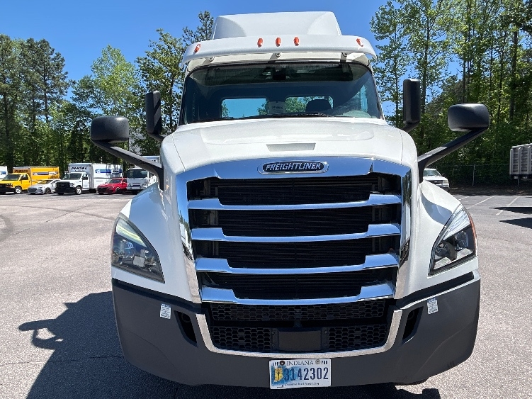 2019 Freightliner Cascadia in Garner, NC — photo 2