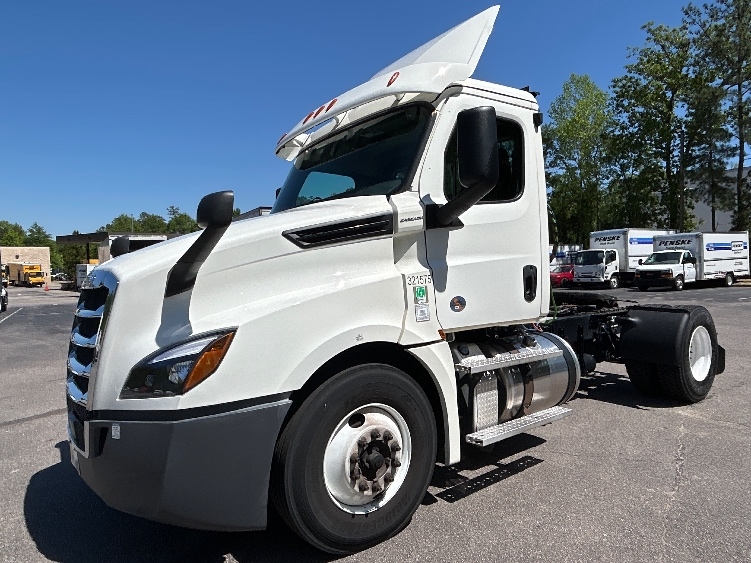 2019 Freightliner Cascadia in Garner, NC — photo 3