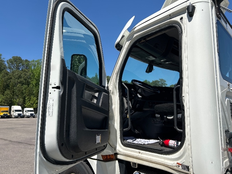 2019 Freightliner Cascadia in Garner, NC — photo 9