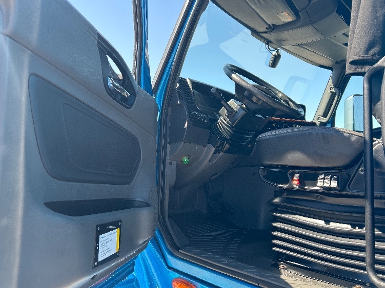 2021 International LT in El Paso, TX — photo 9