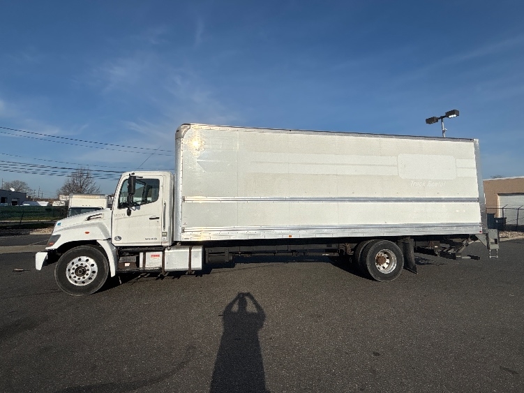 2019 Hino 268 in West Babylon, NY — photo 4