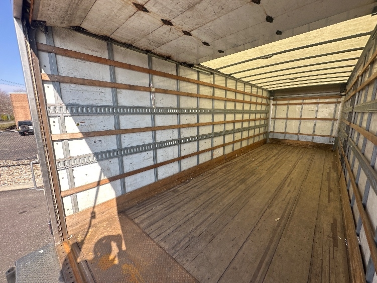 2019 Hino 268 in West Babylon, NY — photo 10