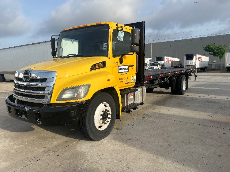2019 Hino 268 in Houston, TX — photo 3