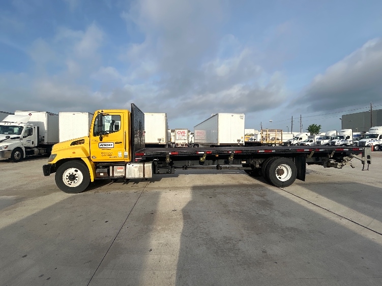 2019 Hino 268 in Houston, TX — photo 4