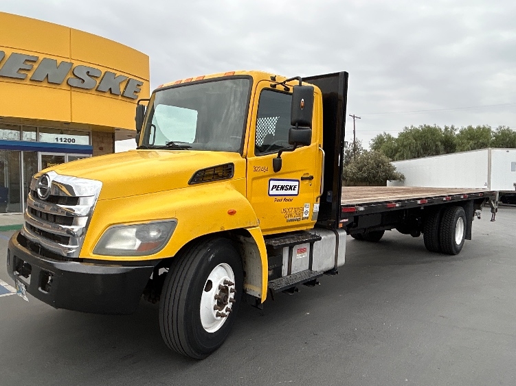2019 Hino 268 in Sun Valley, CA — photo 3