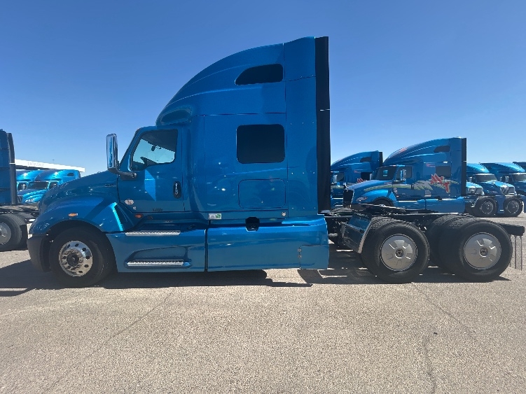 2021 International LT in El Paso, TX — photo 4