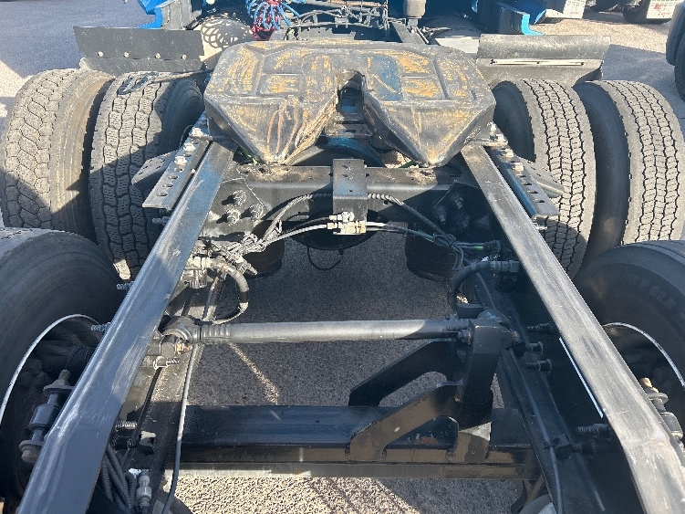 2021 International LT in El Paso, TX — photo 6