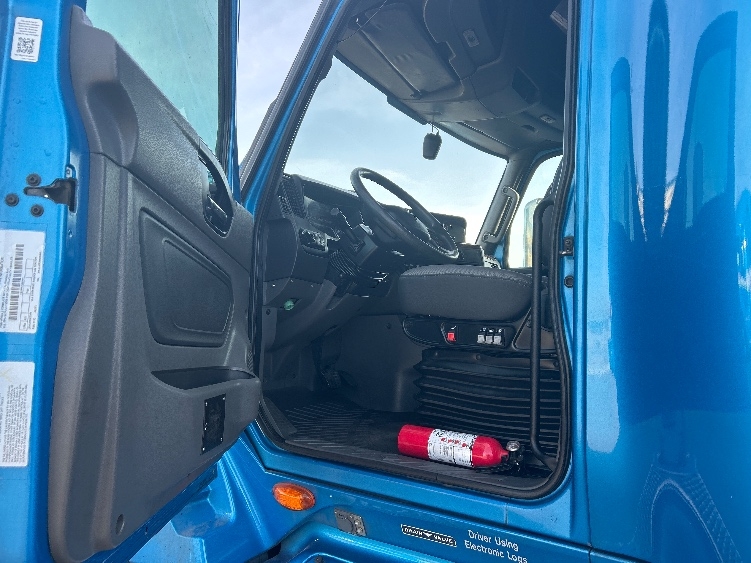 2021 International LT in El Paso, TX — photo 9