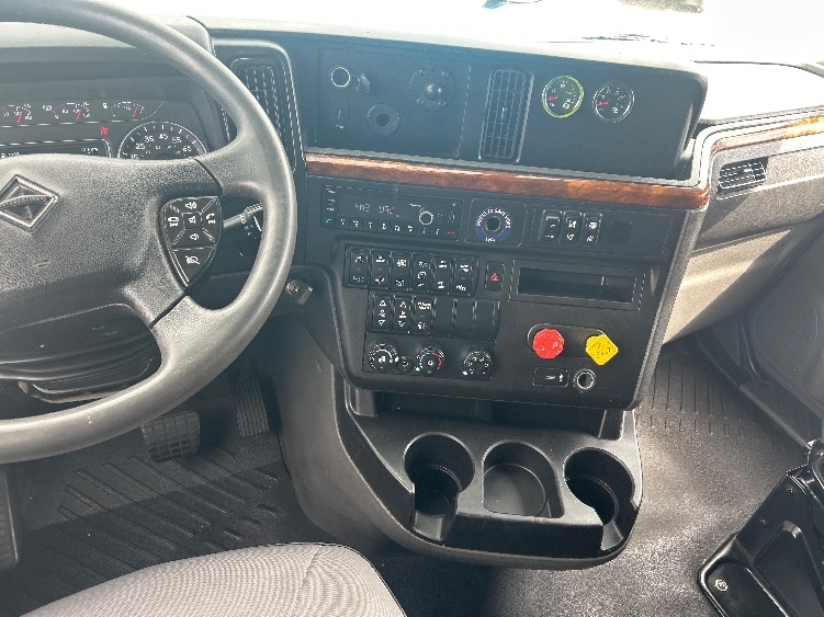 2021 International LT in El Paso, TX — photo 10