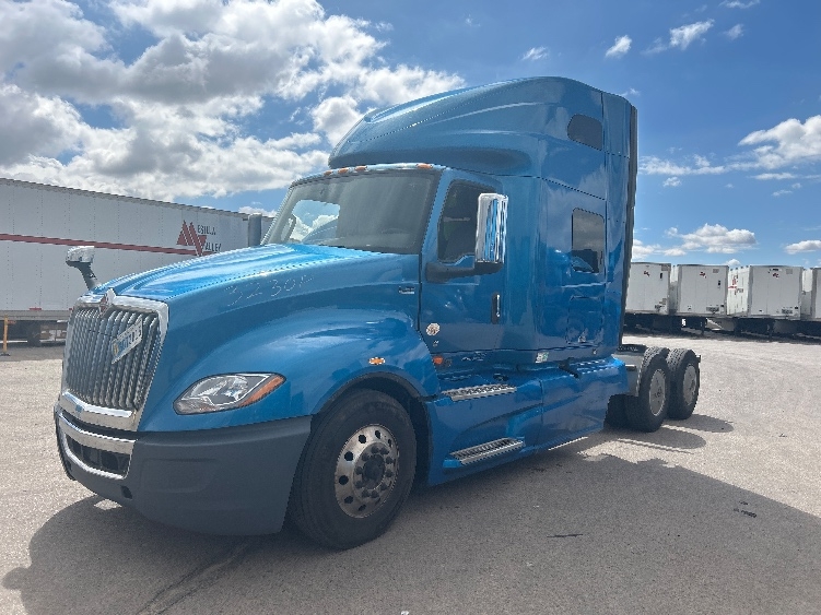 2021 International LT in El Paso, TX — photo 3
