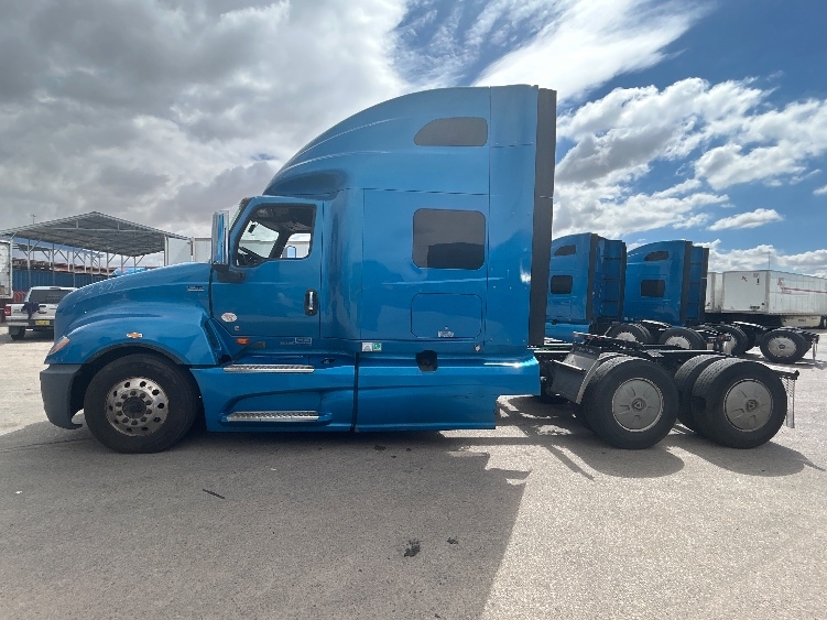 2021 International LT in El Paso, TX — photo 4