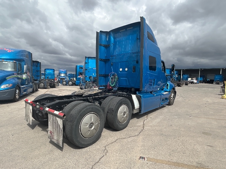 2021 International LT in El Paso, TX — photo 7