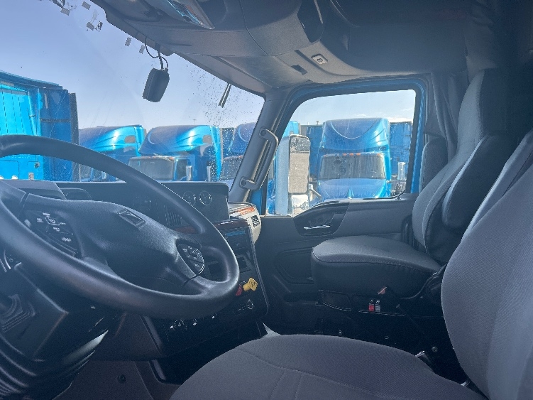 2021 International LT in El Paso, TX — photo 10