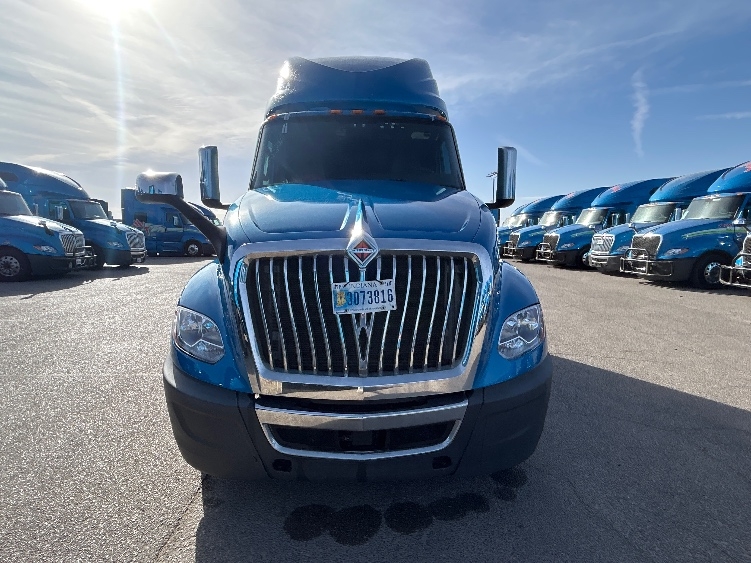 2021 International LT in El Paso, TX — photo 2