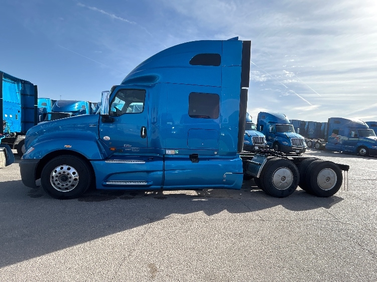 2021 International LT in El Paso, TX — photo 4