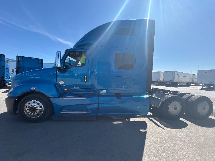 2021 International LT in El Paso, TX — photo 4
