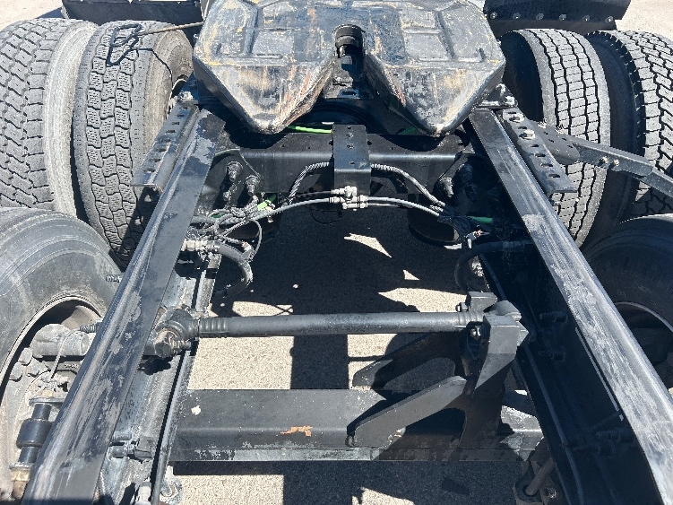2021 International LT in El Paso, TX — photo 6