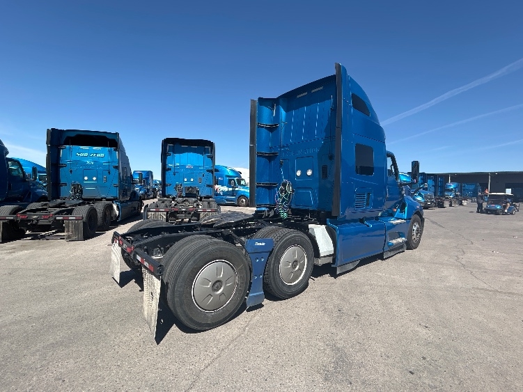 2021 International LT in El Paso, TX — photo 7