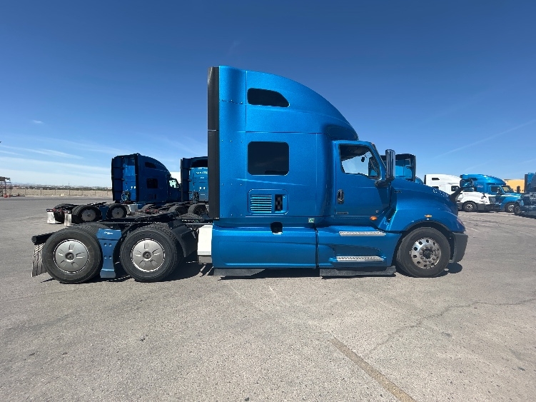 2021 International LT in El Paso, TX — photo 8